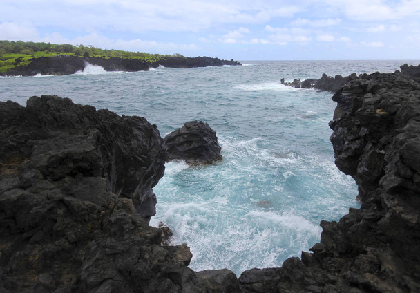 Вид спінення хвилі, Waianapanapa State Park, Мауї, Гаваї - Фото, зображення
