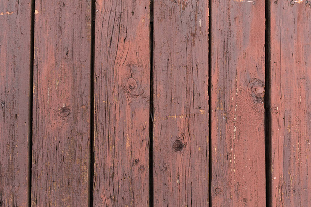 Stare drewniane drzwi z peelingiem i pęknięty farby. - Zdjęcie, obraz