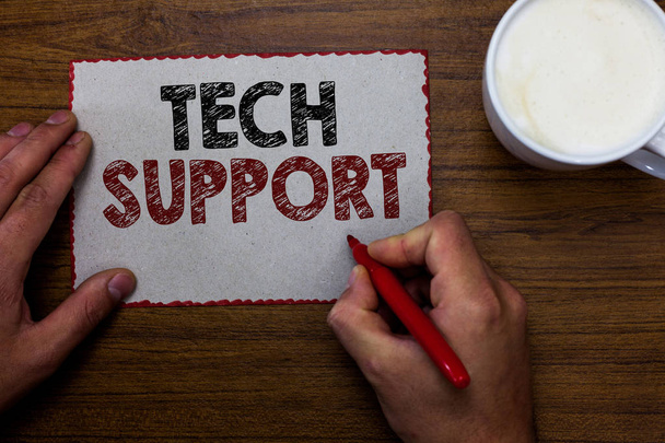 Szöveg írása Tech Support szót. Üzleti koncepció, hogy segítse az egyének, akik, amelyek a technikai problémák ember gazdaság marker kommunikáció ötleteket darab papír fából készült asztal csésze kávé. - Fotó, kép