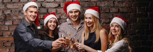 friends celebrating Christmas drinking champagne - Zdjęcie, obraz