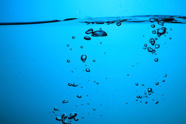 Agua dulce con burbujas - Foto, Imagen