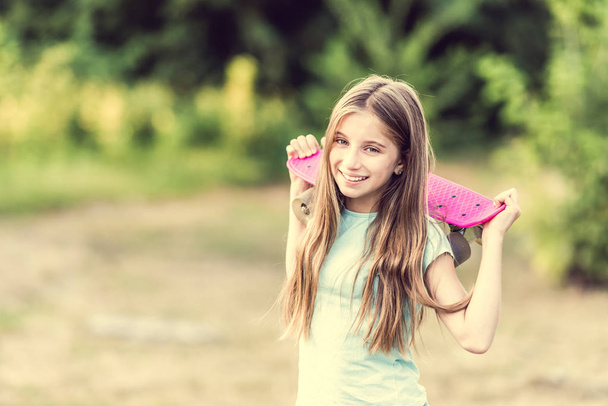 teenage girl holding her pink board - Foto, Imagem