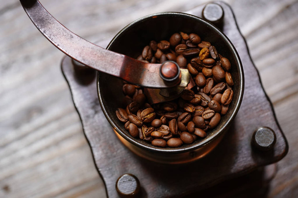 coffee beans and coffee miill - Φωτογραφία, εικόνα