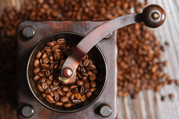 granos de café y café miill
 - Foto, Imagen