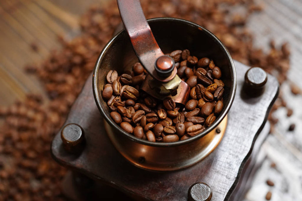 コーヒー豆とコーヒー miill - 写真・画像
