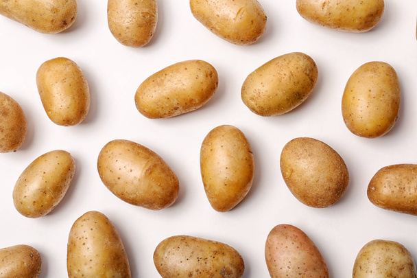 Flat lay composition with fresh organic potatoes on white background - Foto, Imagem