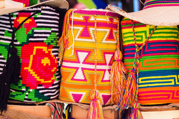 Hagyományos táskák kézzel kötött, a nők a Wayuu Közösség - Fotó, kép