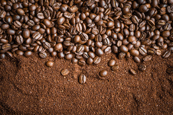 кавова квасоля Смажений і подрібнений фон На дошці
 - Фото, зображення