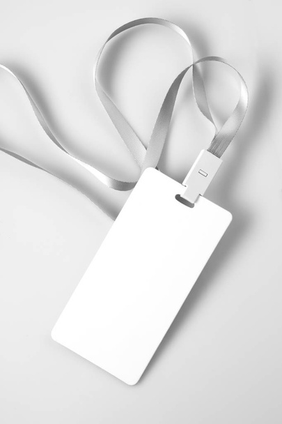 Insigne d'étiquette de cordon blanc blanc blanc Mockup
 - Photo, image