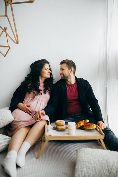 happy  married couple having breakfast  at home - Valokuva, kuva