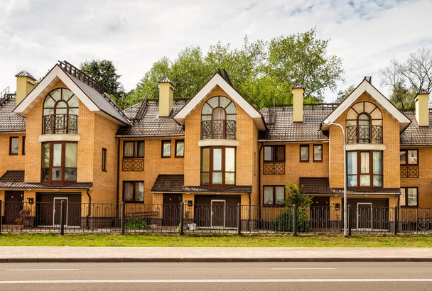 Сучасні малоповерхових житлових будинків, місто Москва - Фото, зображення