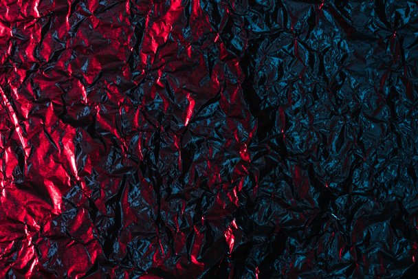 brillante abstracto arrugado rojo y negro papel de aluminio de fondo
 - Foto, Imagen
