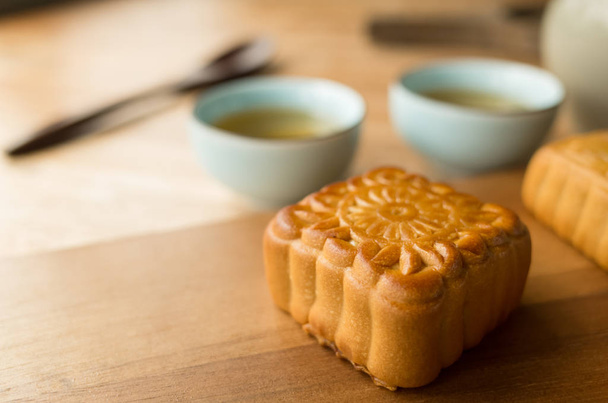 Chiński połowy jesieni żywności festiwal mooncake z herbaty - Zdjęcie, obraz