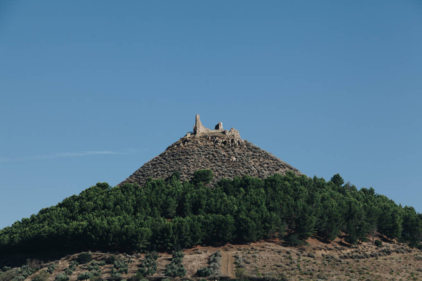 näkymä linnoitus Castello di Marmilla sijaitsee Marmillan alueella. Marmilla on luonnollinen alue Etelä-Keski-Sardiniassa, Italiassa
. - Valokuva, kuva