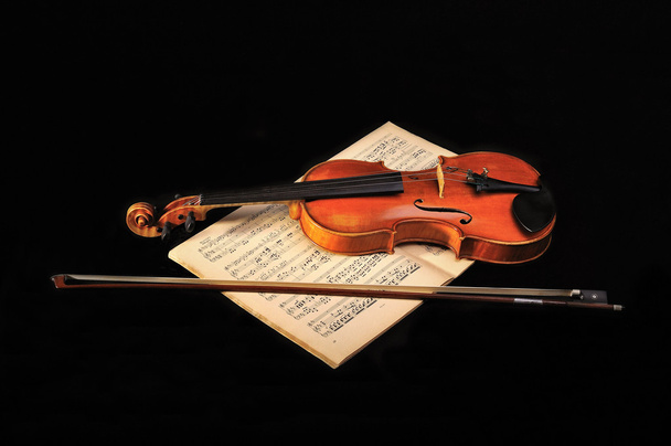 παλιά violine σε σκοράρουν - Φωτογραφία, εικόνα