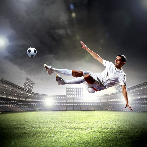 football player striking the ball - Foto, afbeelding