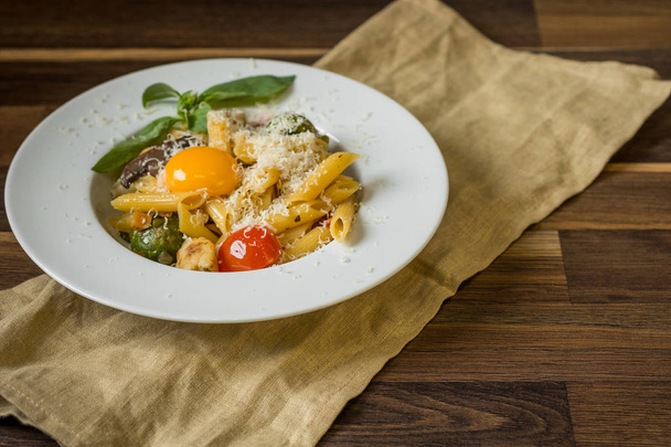 Italian pasta with cheese, vegetables and egg yolk - Foto, imagen
