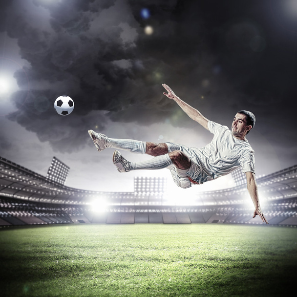football player striking the ball - Φωτογραφία, εικόνα