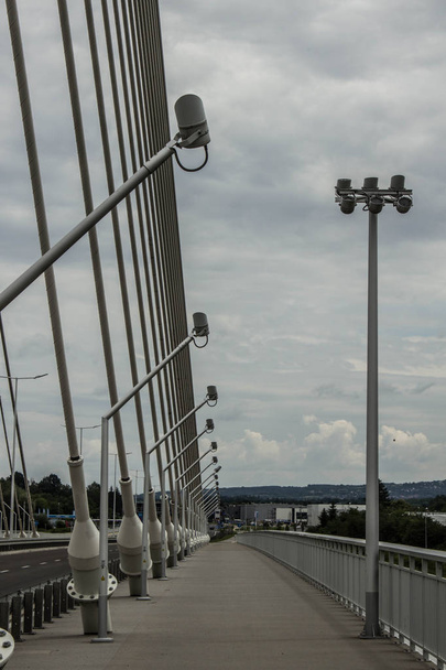 Moderní most proti obloze. Pozadí. - Fotografie, Obrázek