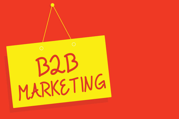 手書きテキストは、B2b のマーケティングを書きます。概念のパートナーシップ企業サプライ チェーン合併リード再販ボード壁メッセージ通信開いて閉じる記号赤背景が黄色の意味. - 写真・画像