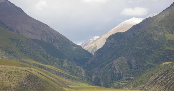 4 k Tibetaanse Danggula(Tanggula) berg & vallei, dak van de wereld. - Video
