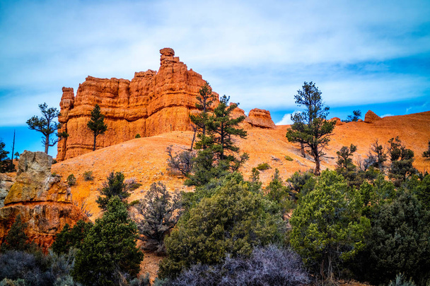 Formación de rocas naturales en Red Canyon Dixie, Utah
 - Foto, Imagen