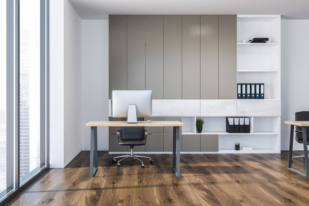 Čelní pohled na moderní manažer kanceláře interiéru s dřevěnou podlahou, bílé zdi, stylový počítač tabulky a okno s panoramatickým panoráma. Knihovna. 3D vykreslování vysmívat se - Fotografie, Obrázek