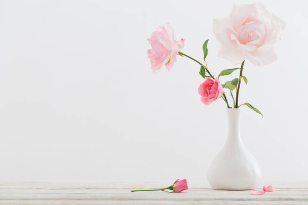pink roses on white background - Foto, Bild