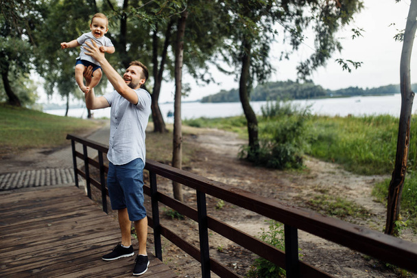 Happy young father  with son in the park - Фото, зображення