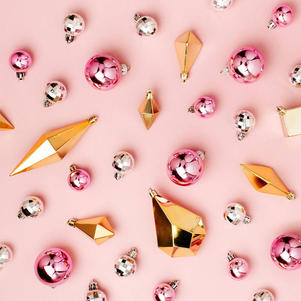 Stylish Christmas background with shiny baubles and gold crystals on pastel pink background - Foto, Imagem
