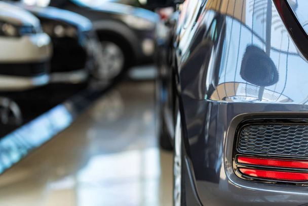 New cars at dealer showroom blurred background - Foto, Bild