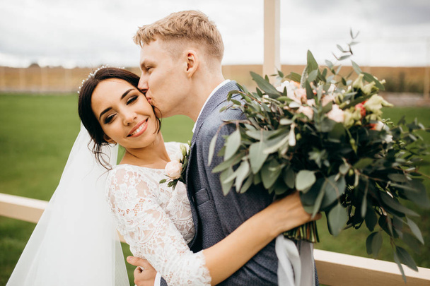happy couple of young  newlyweds kissing - Foto, Bild