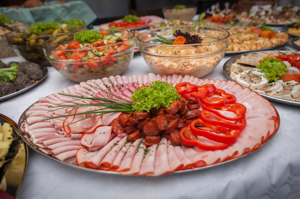 кейтеринг для корпоративных вечеринок и свадеб, полных хорошей еды
 - Фото, изображение