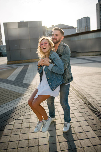 smiling young adult couple in casual clothing - Foto, Bild