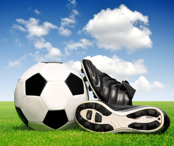 Pallone da calcio e scarpe
 - Foto, immagini