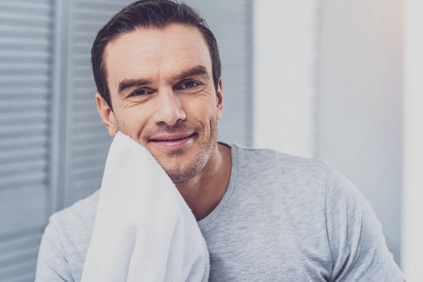 Handsome man toweling off his chin after shaving - Photo, Image