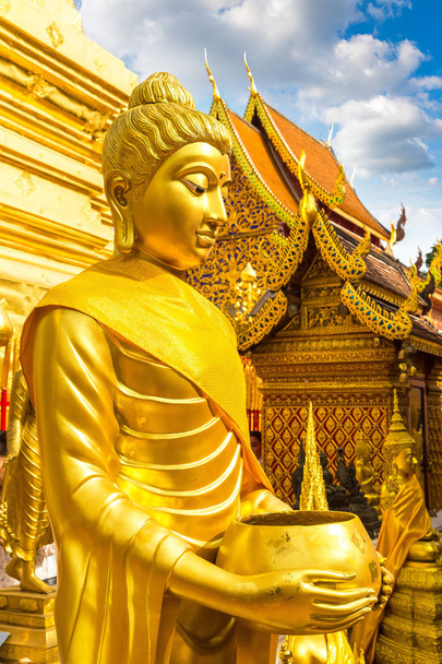 Golden pagoda Wat Phra That Doi Suthep in Chiang Mai, Thailand in a summer day - Fotoğraf, Görsel