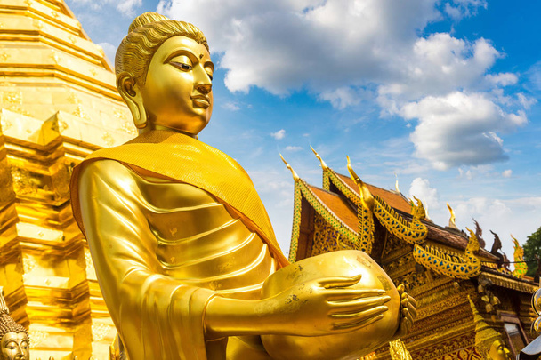 Golden pagoda Wat Phra That Doi Suthep in Chiang Mai, Thailand in a summer day - Φωτογραφία, εικόνα