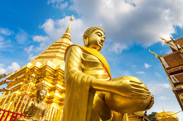 Golden pagoda Wat Phra That Doi Suthep in Chiang Mai, Thailand in a summer day - Fotoğraf, Görsel