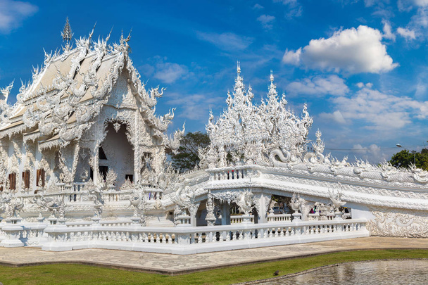 White Temple (Wat Rong Khun) in Chiang Rai, Thailand in a summer day - Foto, Bild