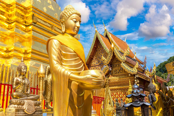 Golden pagoda Wat Phra That Doi Suthep in Chiang Mai, Thailand in a summer day - Foto, Bild
