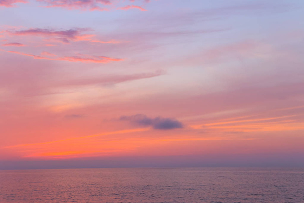 Prachtige zonsondergang boven de Zwarte Zee - Foto, afbeelding