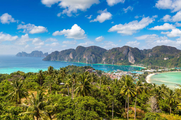 Panoramic aerial view of Phi Phi Don island, Thailand in a summer day - Foto, imagen