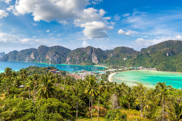 Panoramic aerial view of Phi Phi Don island, Thailand in a summer day - Foto, imagen