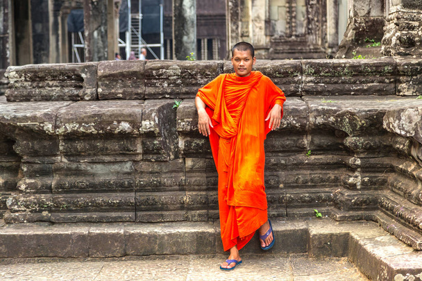 SIEM REAP, CAMBODIA - JUNE 11, 2018: Buddhist monk in Angkor Wat temple in Siem Reap, Cambodia in a summer day - Photo, Image