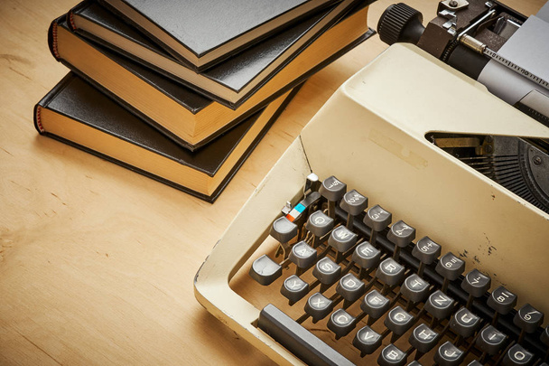bright old typewriter with gray keys and books - Φωτογραφία, εικόνα