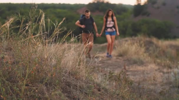 Couple hiking with backpacks - Video, Çekim