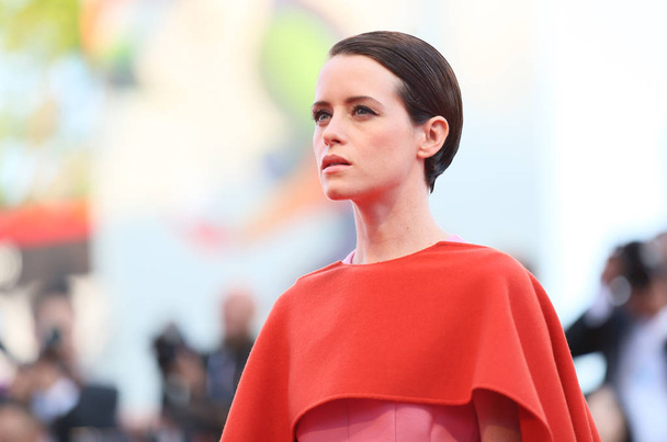 Claire Foy walks the red carpet ahead of the opening ceremony during the 75th Venice Film Festival at Sala Grande on August 29, 2018 in Venice, Italy.  - Foto, Imagem