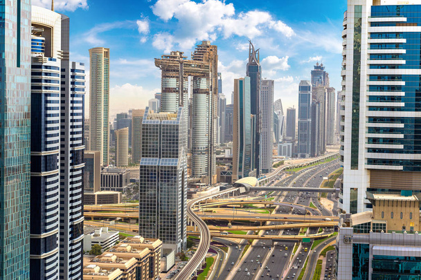 Αεροφωτογραφία του κέντρου του Ντουμπάι σε μια καλοκαιρινή μέρα, Ηνωμένα Αραβικά Εμιράτα - Φωτογραφία, εικόνα