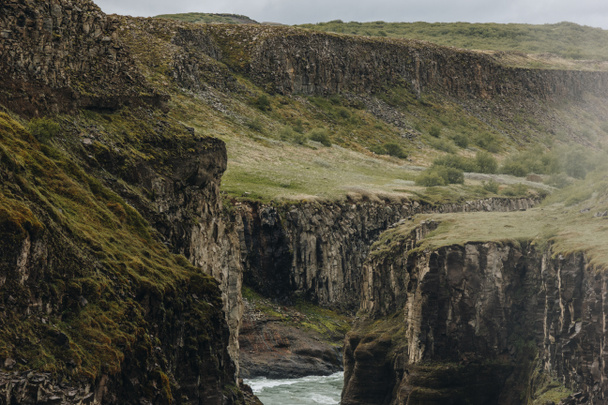 festői kilátással a gyönyörű hegyi folyó highlands, Izland - Fotó, kép